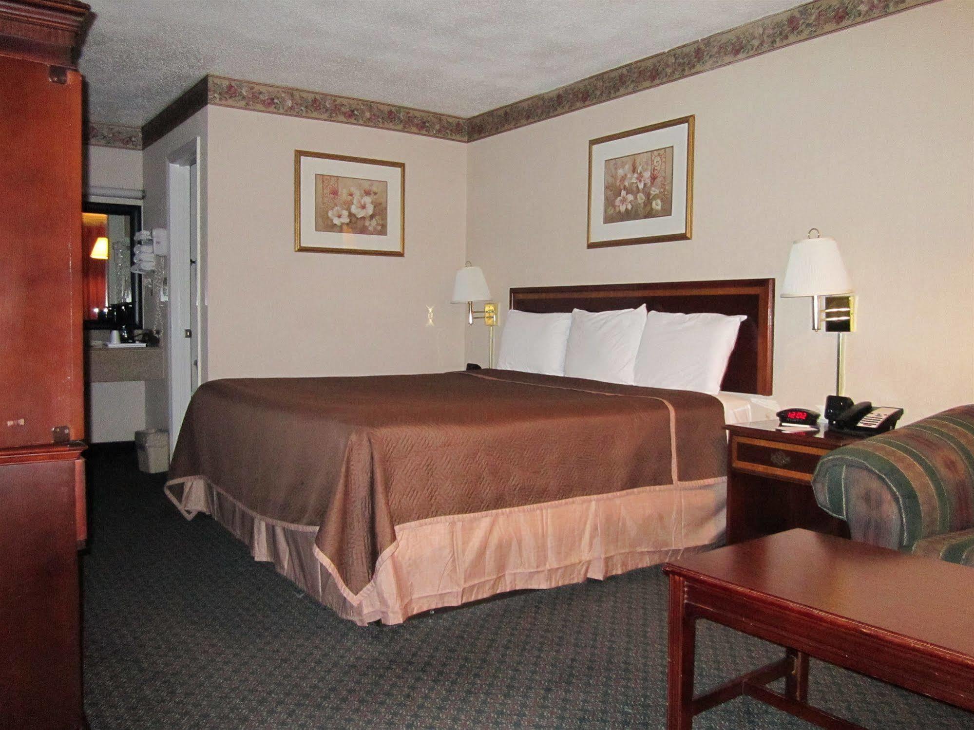 Americas Best Value Inn - Fredericksburg North Esterno foto